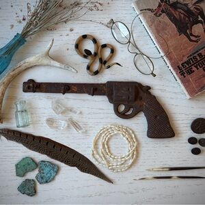 Vintage Rusty Patina Cowboy Gun Wall Hooks Decor